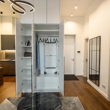 아파트 Merkela In The Center With Balcony 리가