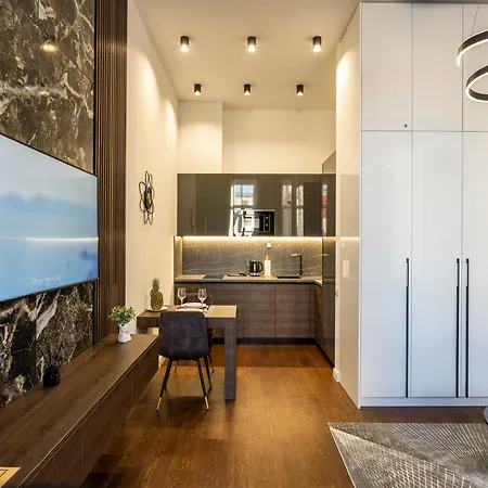 Merkela In The Center With Balcony 리가