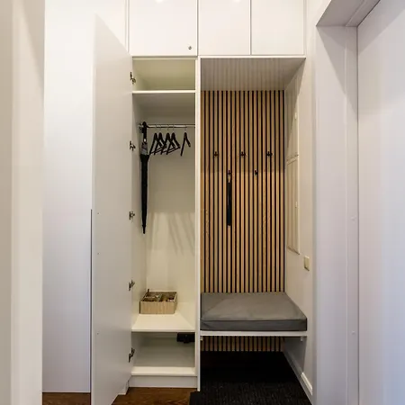 Merkela In The Center With Balcony Lägenhet