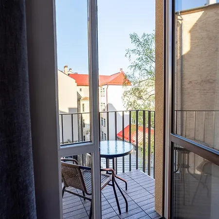 Daire Merkela In The Center With Balcony